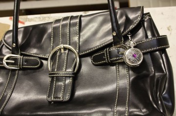 Ladieswatch aan tas 1