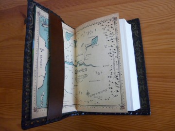 Leder kaft draak om boek binnenzijde